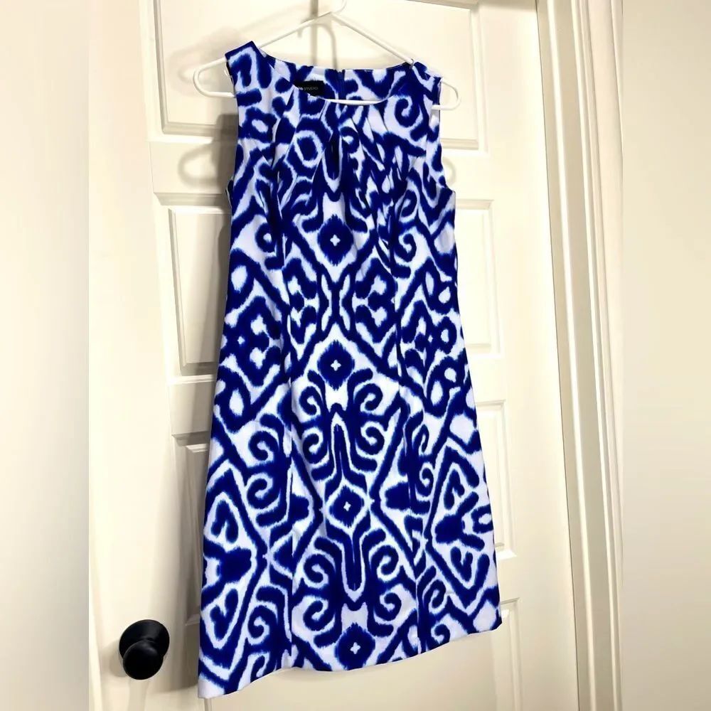 AB studio size 6 blue & white sleeveless print shift dress